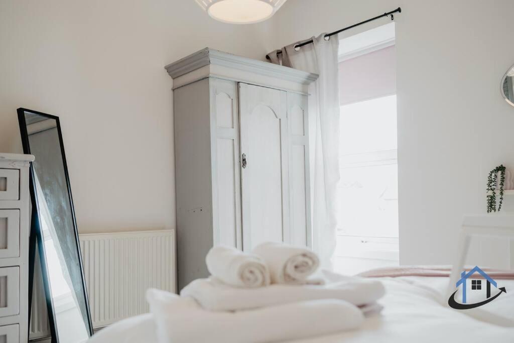 Indigo Snug - Gorgeous 2 Bed Flat In The Heart Of Кромър Екстериор снимка