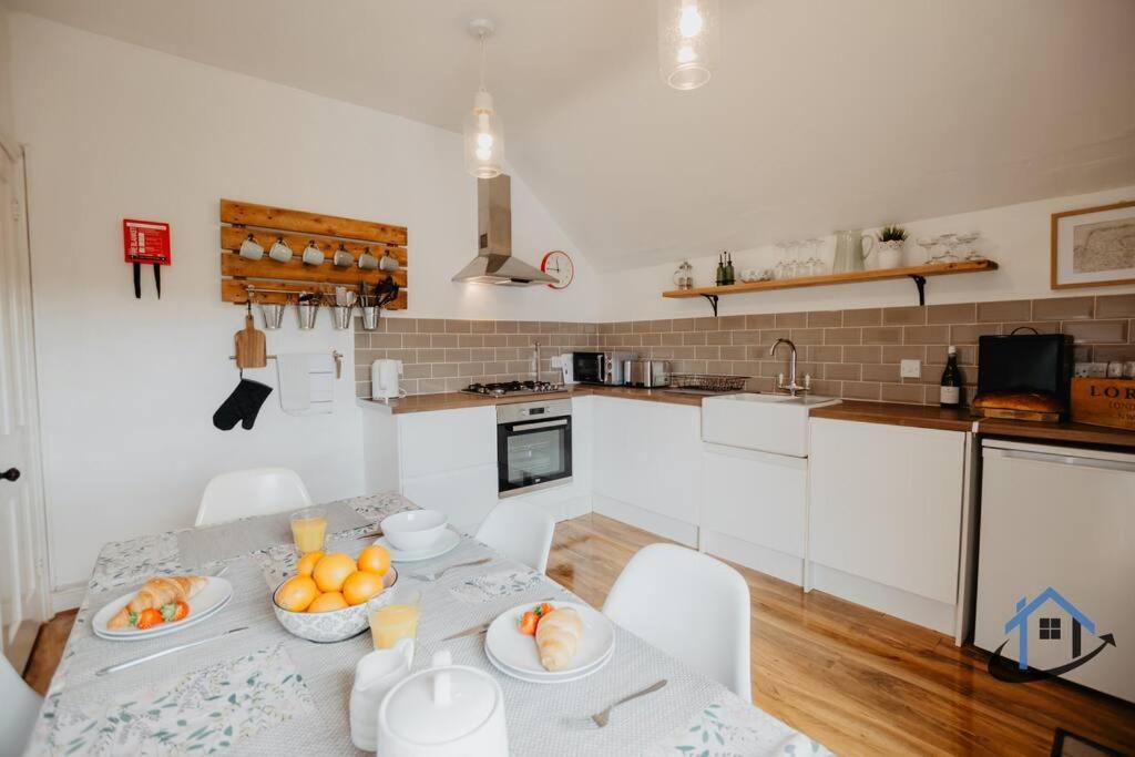 Indigo Snug - Gorgeous 2 Bed Flat In The Heart Of Кромър Екстериор снимка